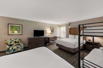 comfort inn and suites tipp city dayton north i 75