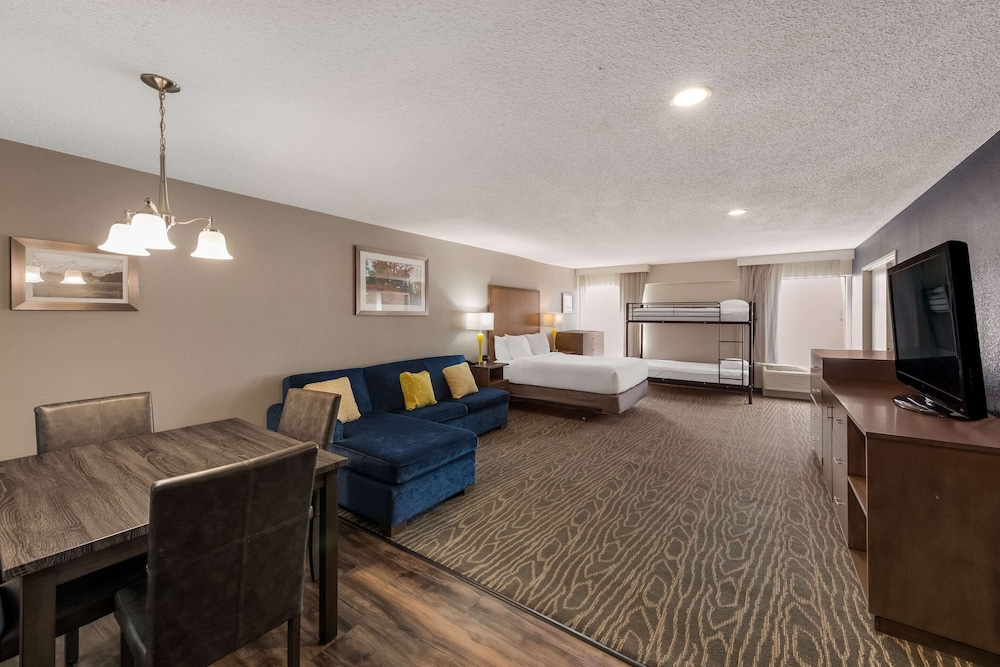 comfort inn and suites tipp city dayton north i 75