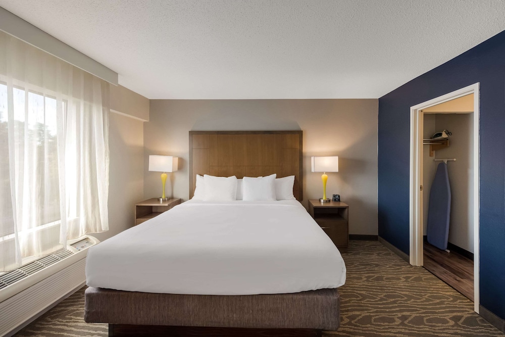 comfort inn and suites tipp city dayton north i 75
