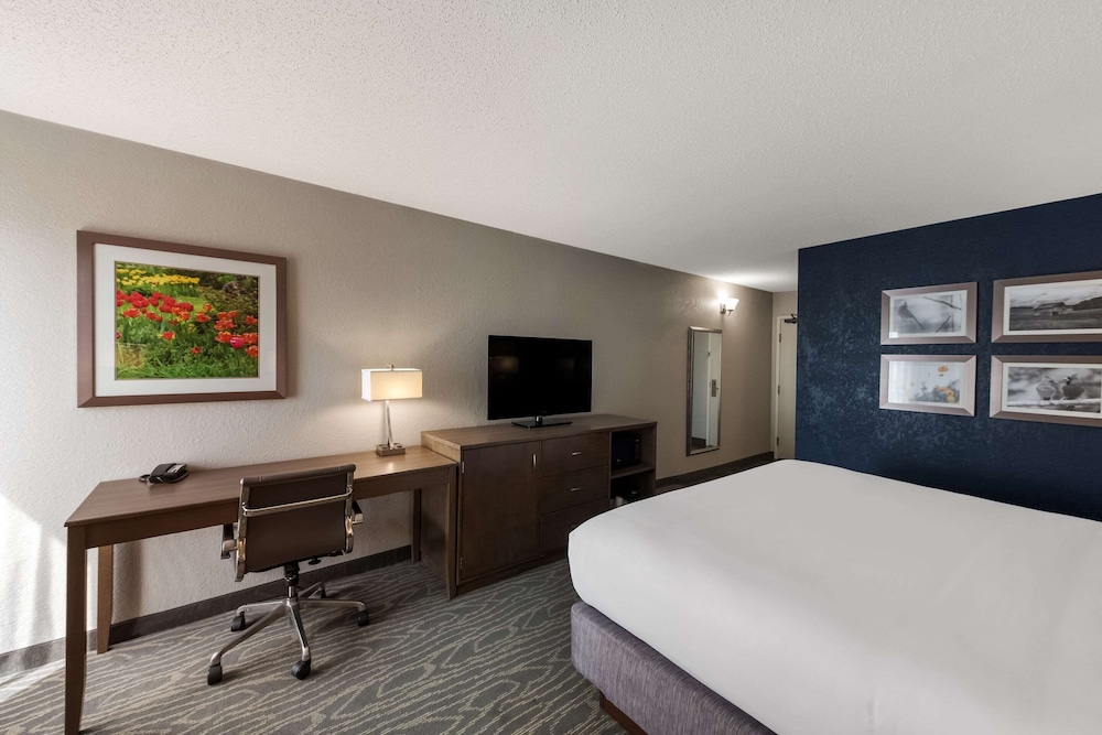 comfort inn and suites tipp city dayton north i 75