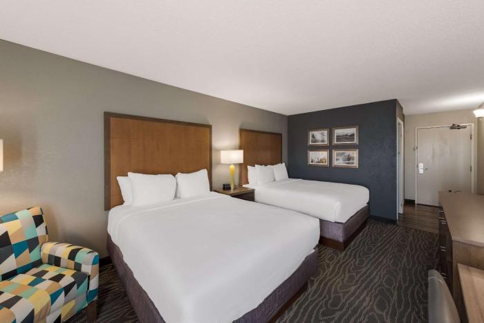comfort inn and suites tipp city dayton north i 75