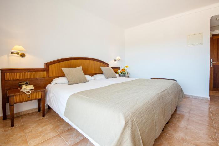 hotel playa mondrago