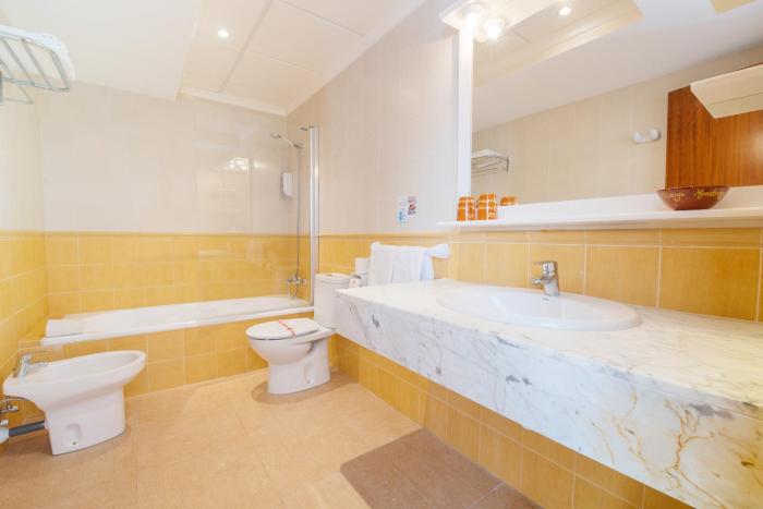 hotel playa mondrago