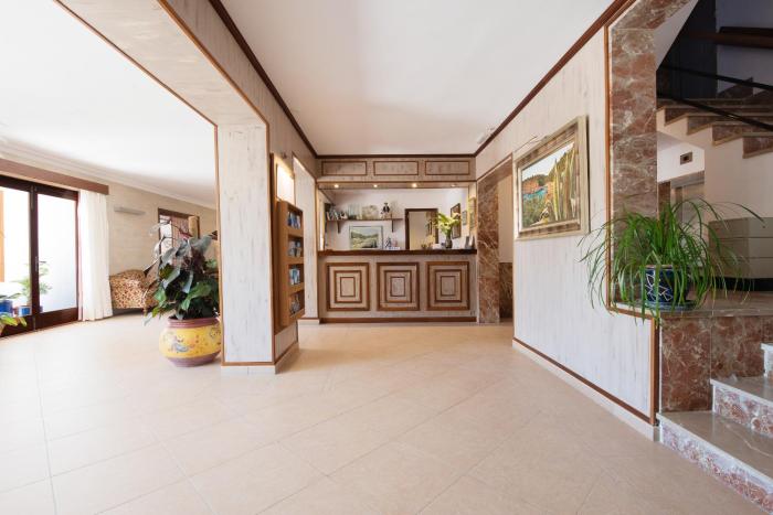 hotel playa mondrago