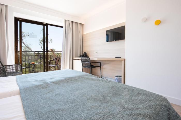 hotel playa mondrago