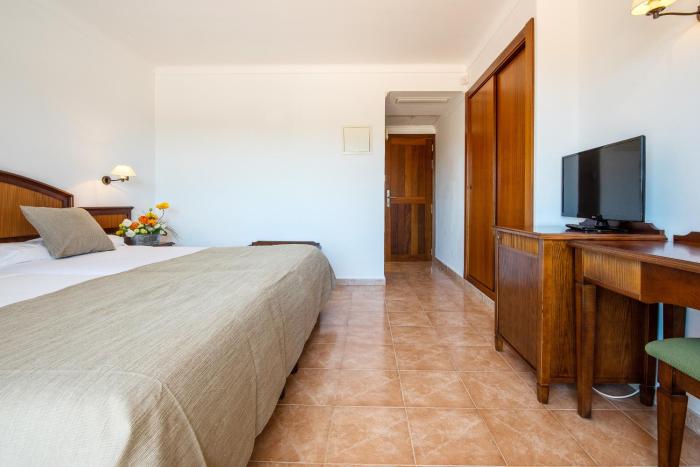 hotel playa mondrago