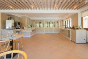 hotel playa mondrago