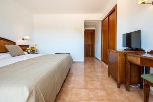 hotel playa mondrago