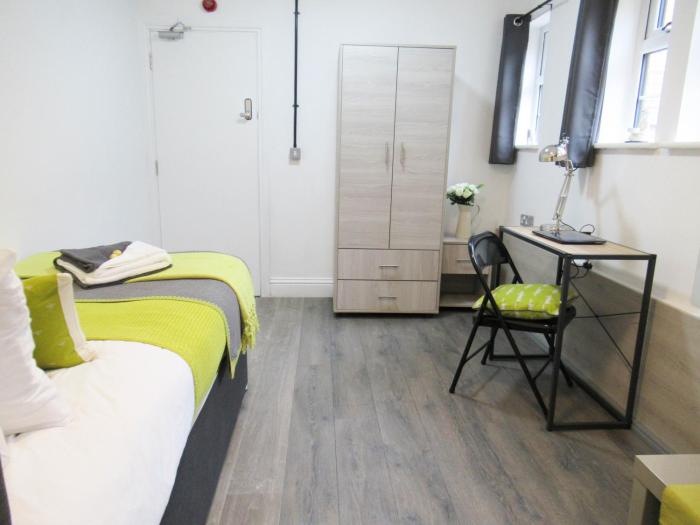 queen street apartments