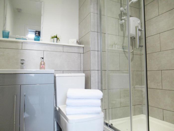 queen street apartments