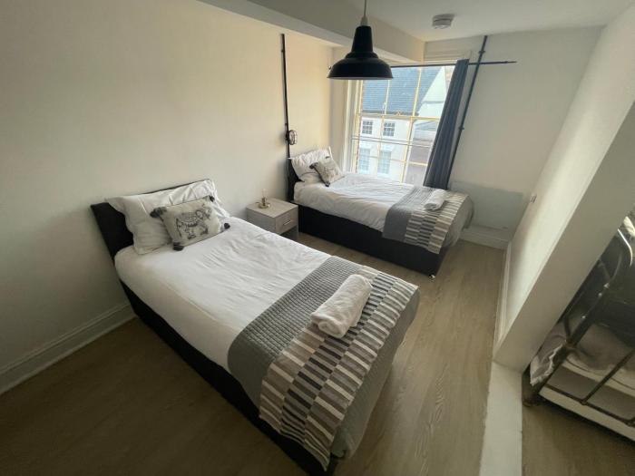 queen street apartments