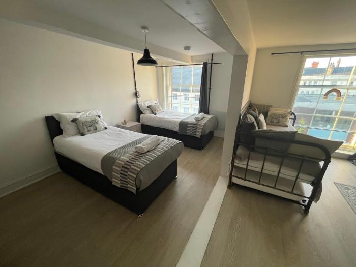 queen street apartments
