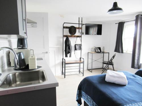 queen street apartments