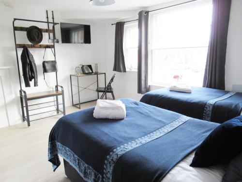 queen street apartments