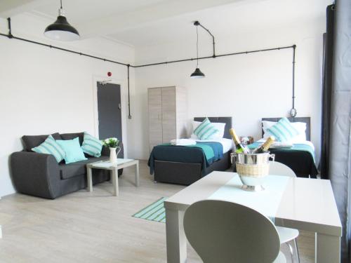 queen street apartments