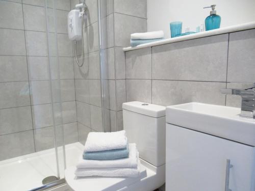 queen street apartments