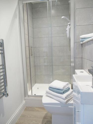 queen street apartments