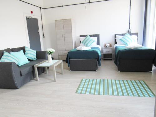 queen street apartments