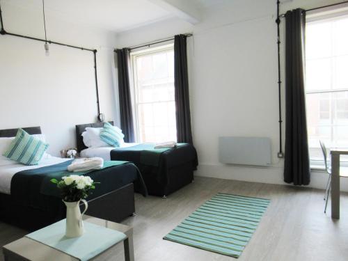 queen street apartments