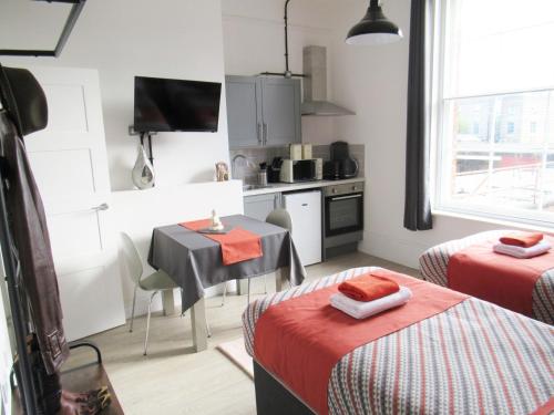 queen street apartments