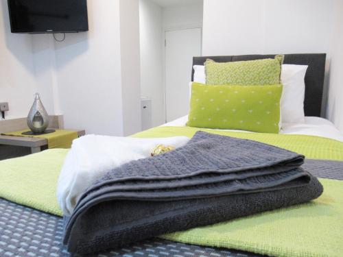 queen street apartments