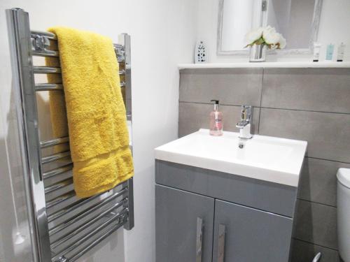 queen street apartments