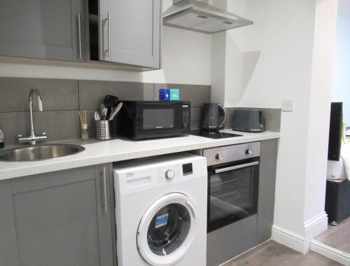 queen street apartments