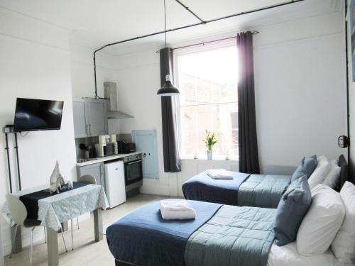 queen street apartments