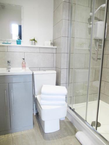 queen street apartments