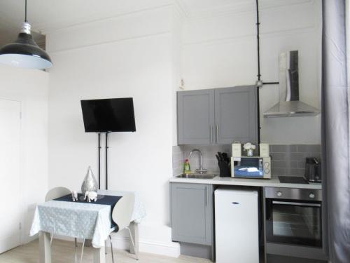 queen street apartments