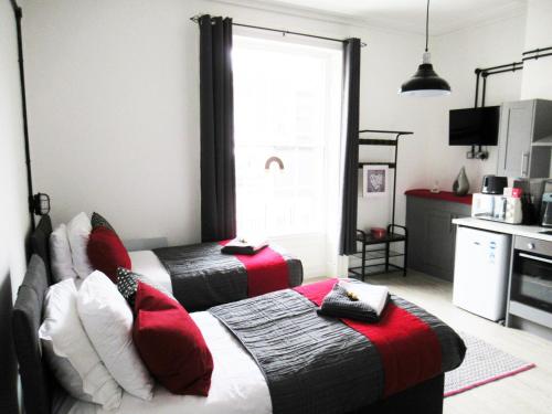 queen street apartments