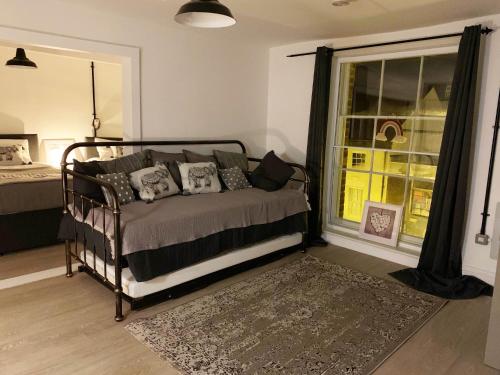 queen street apartments