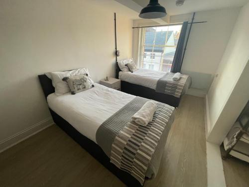 queen street apartments