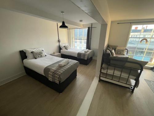 queen street apartments