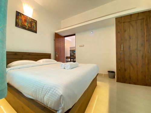 Le Poshe Luxury,,0 star