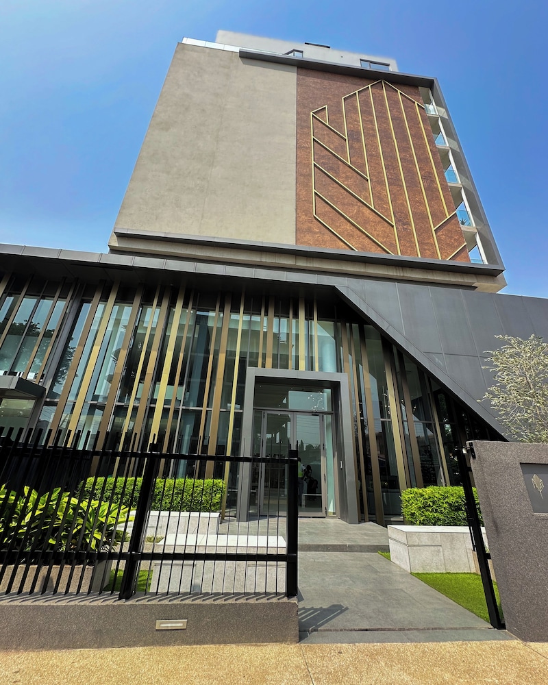 the lennox apartment