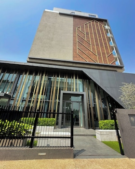 the lennox apartment