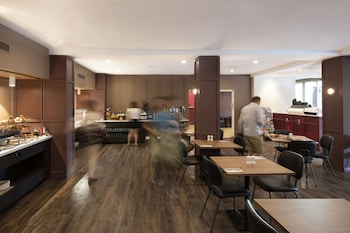 mercure perth on hay