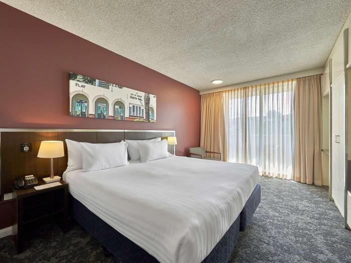 mercure perth on hay