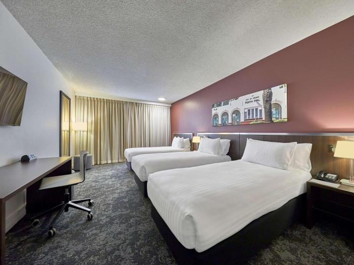 mercure perth on hay