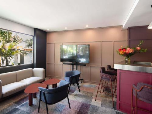 mercure perth on hay