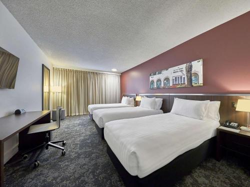 mercure perth on hay