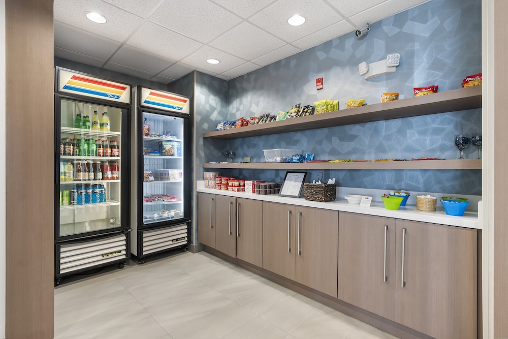 holiday inn express hotel and suites peru lasalle area
