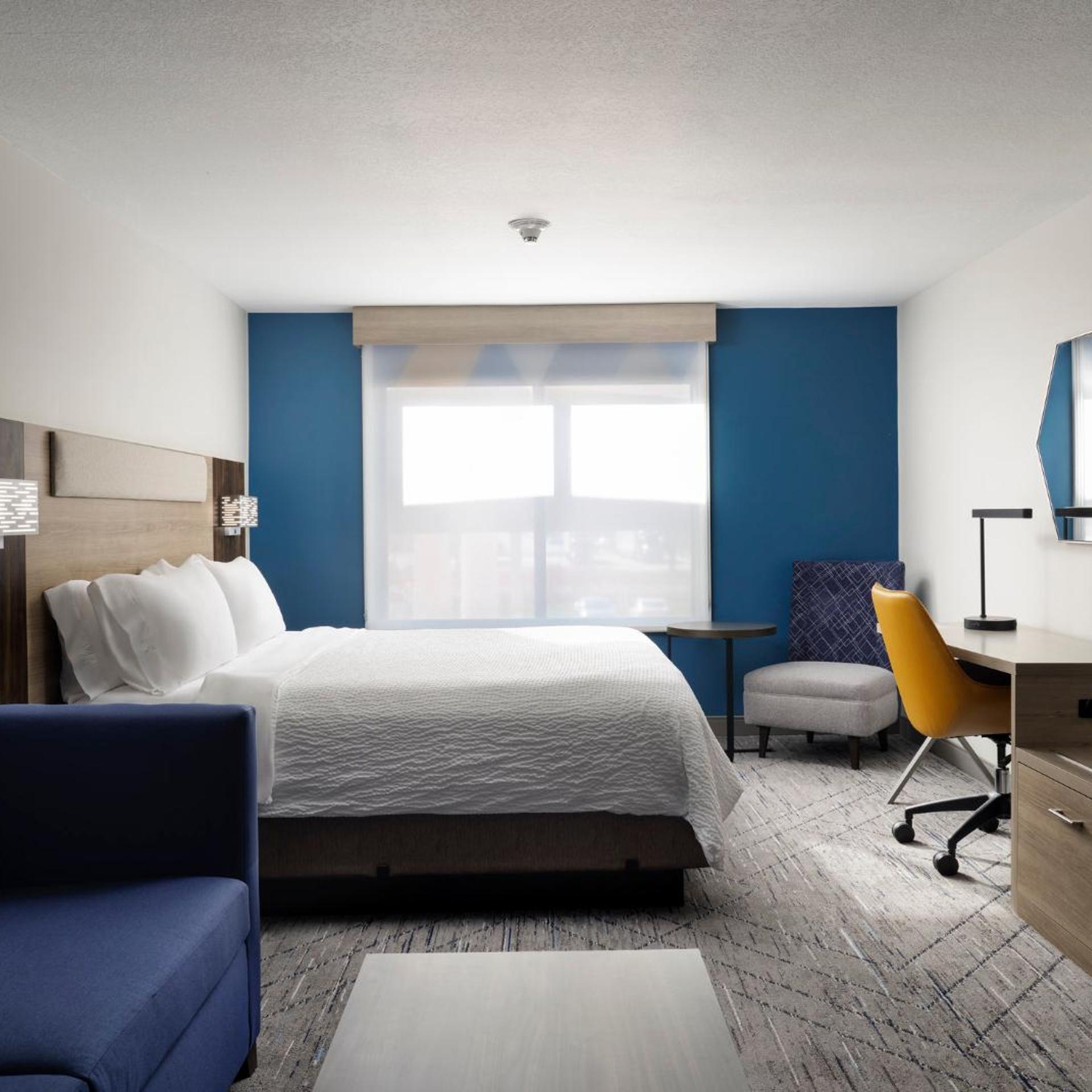 holiday inn express hotel and suites peru lasalle area