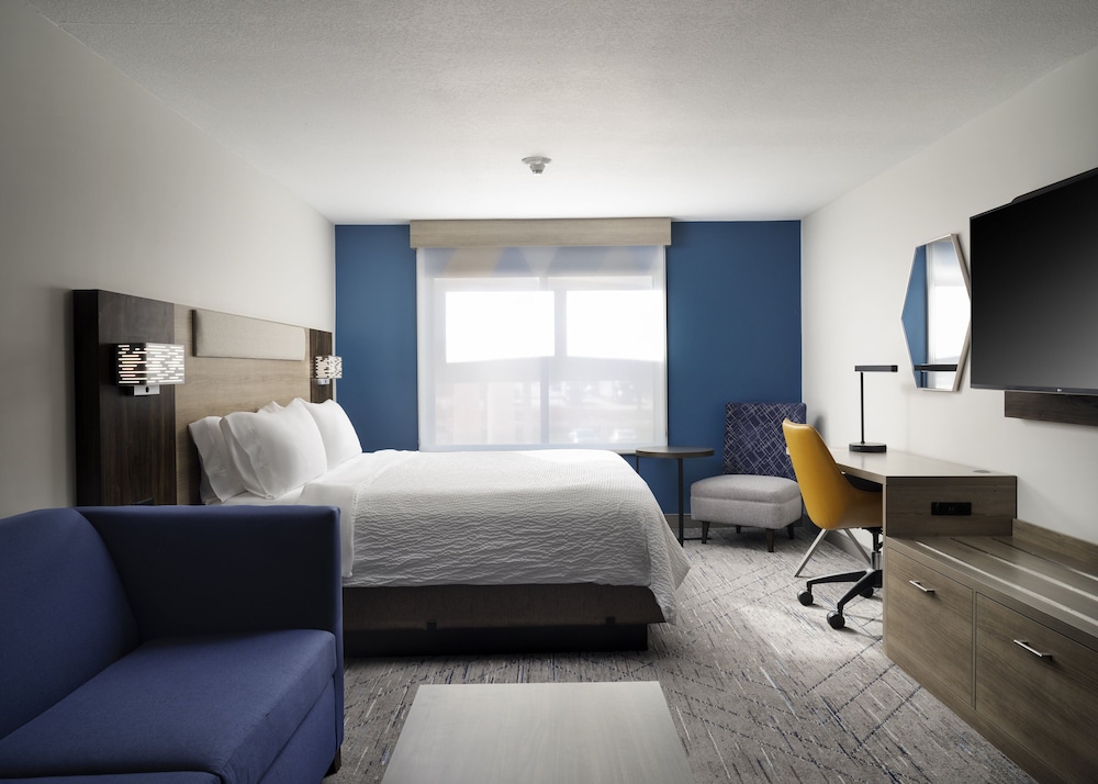 holiday inn express hotel and suites peru lasalle area