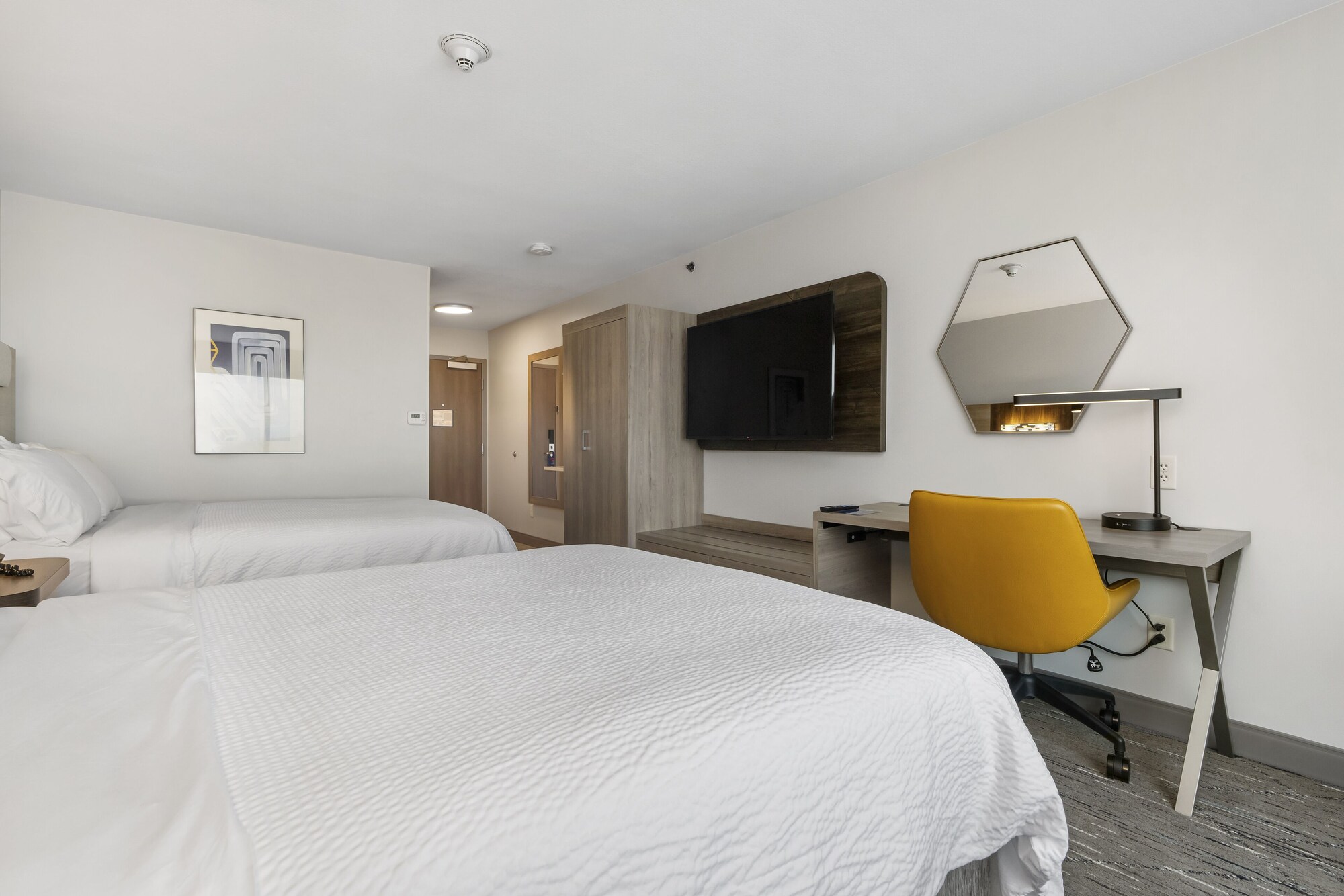 holiday inn express hotel and suites peru lasalle area