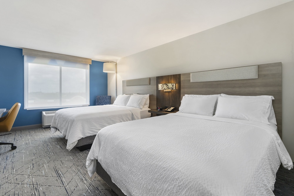 holiday inn express hotel and suites peru lasalle area