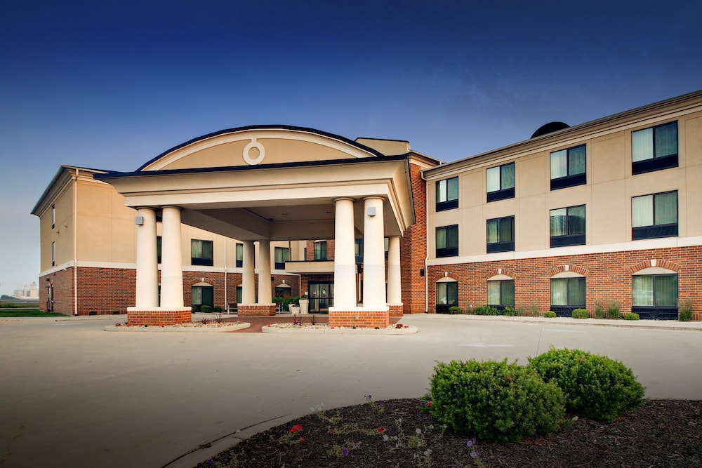 holiday inn express hotel and suites peru lasalle area