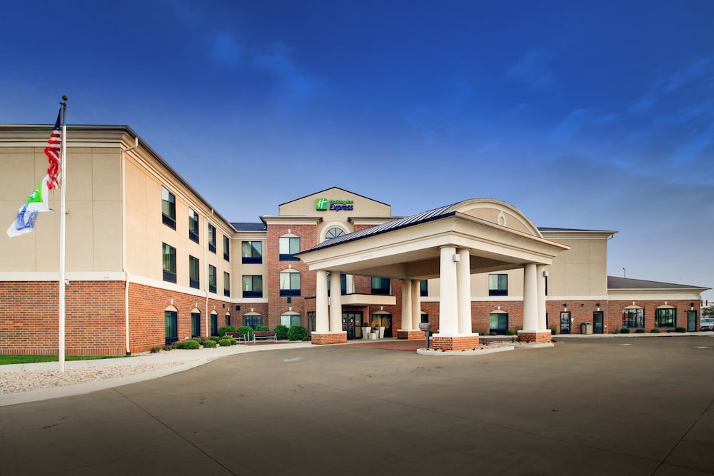 holiday inn express hotel and suites peru lasalle area