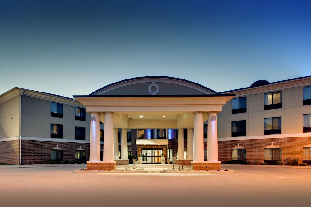 holiday inn express hotel and suites peru lasalle area